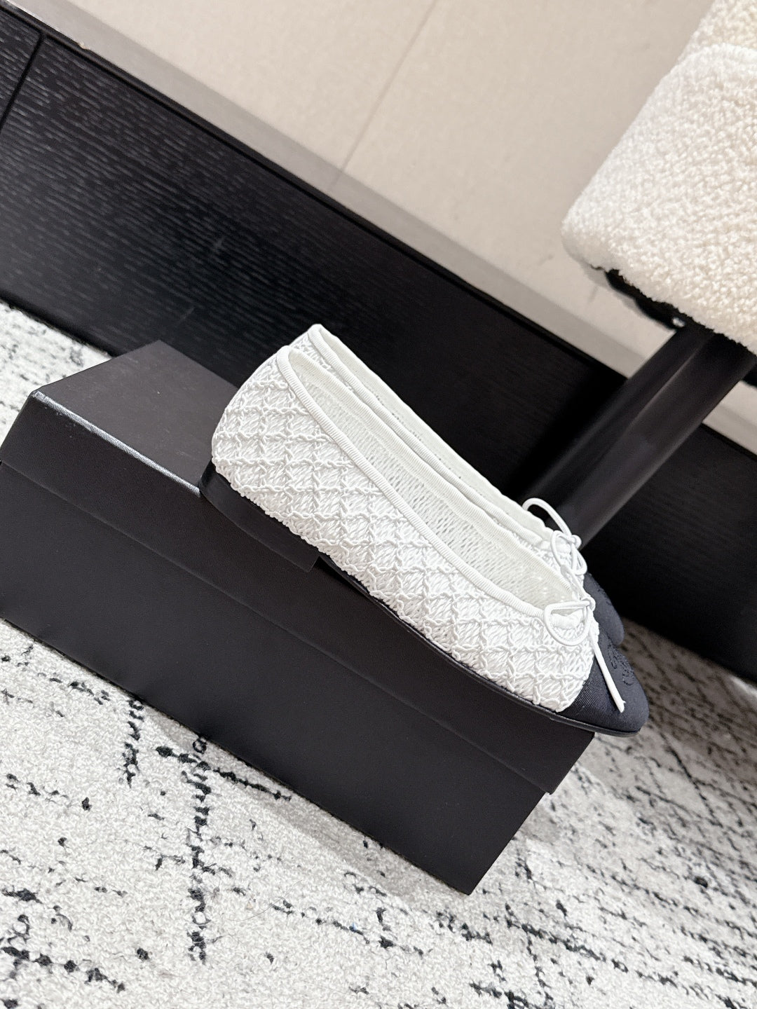 CHANEL BALLET FLAT 25S IN WHITE MIX BLACK TWEED