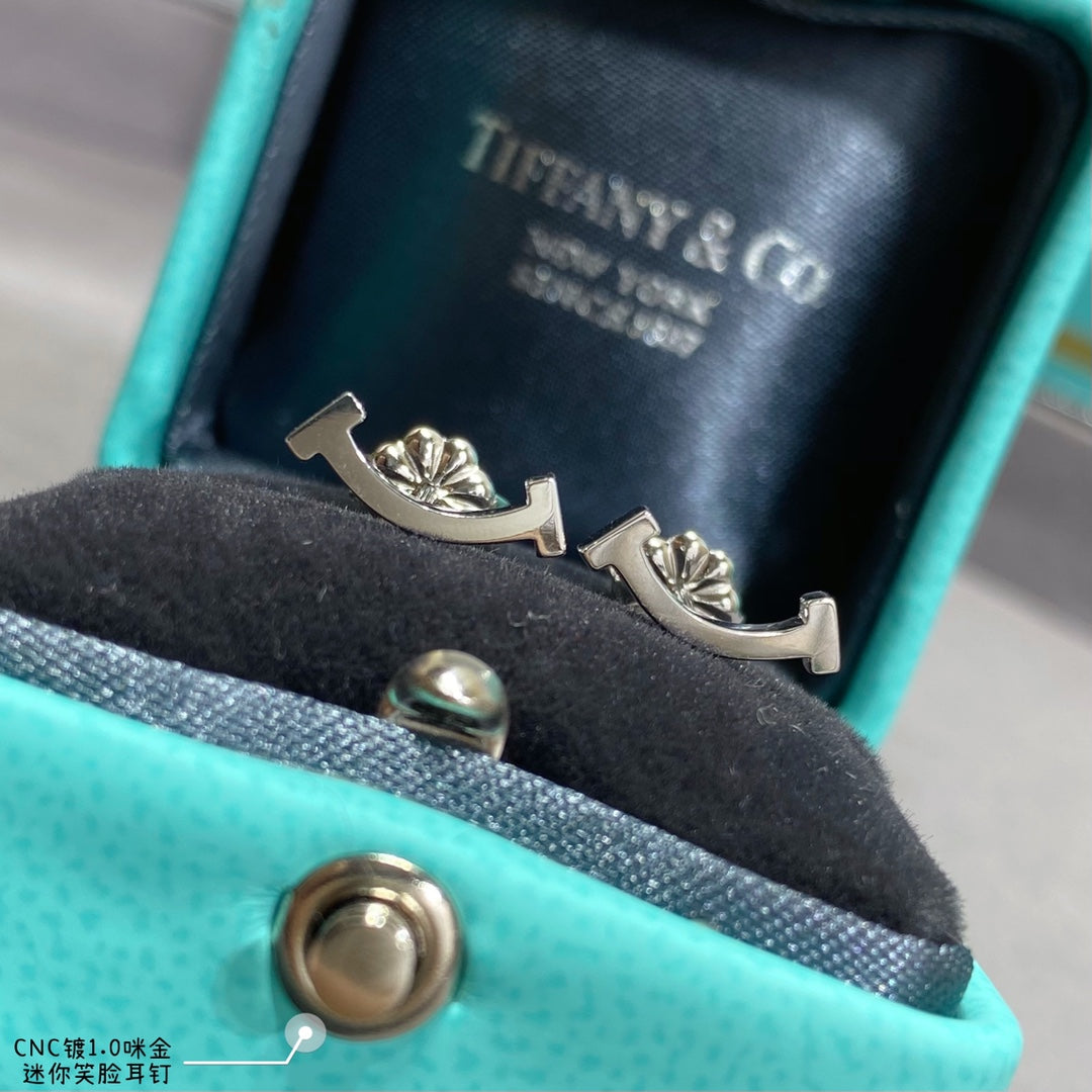 18K Tiffany Smile Earrings