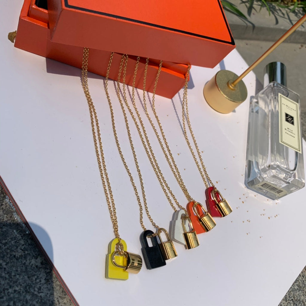 18K O'Kelly Black Pendant Hermes Necklace