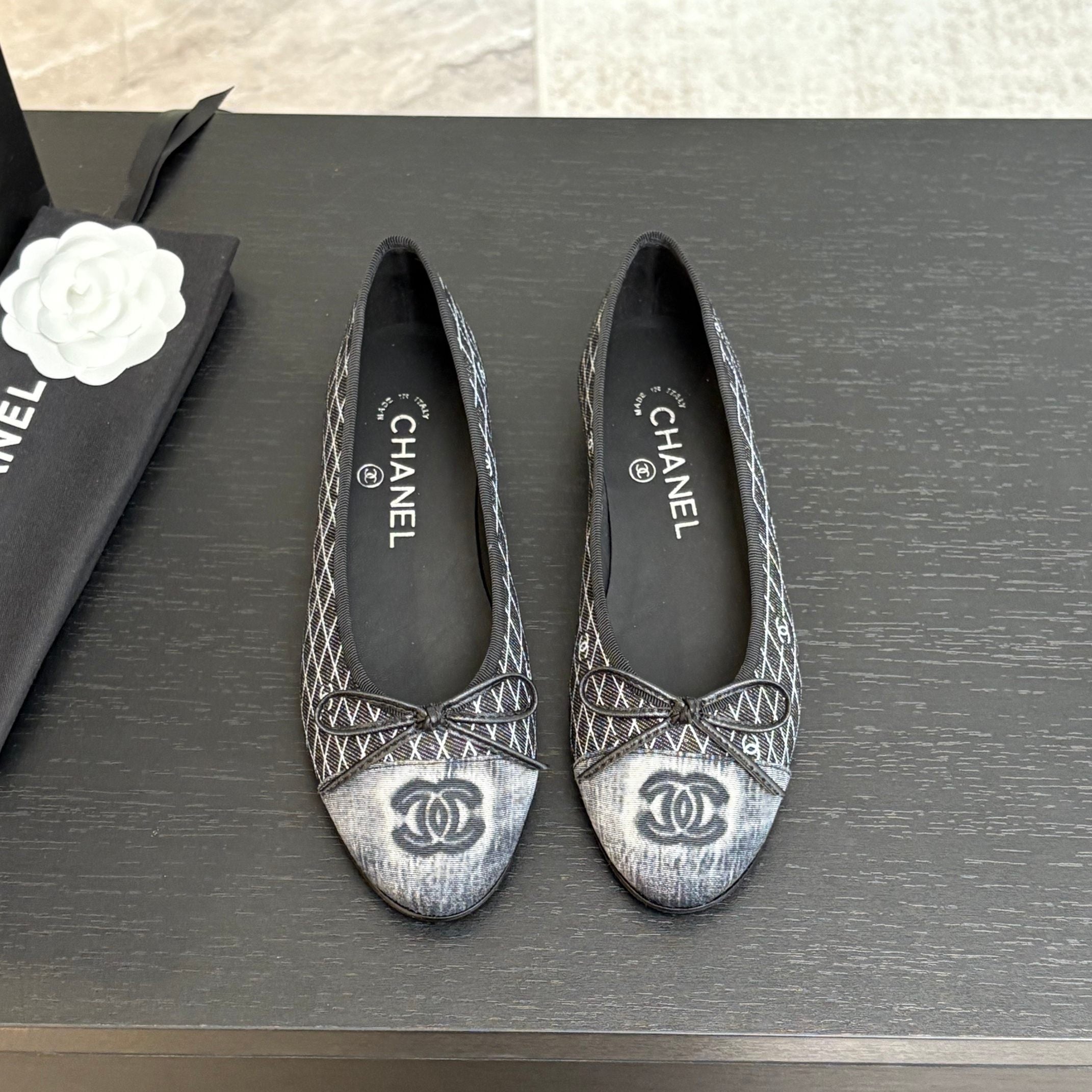 CHANEL BALLET FLATS IN CHARCOAL BLACK MONOGRAM DENIM