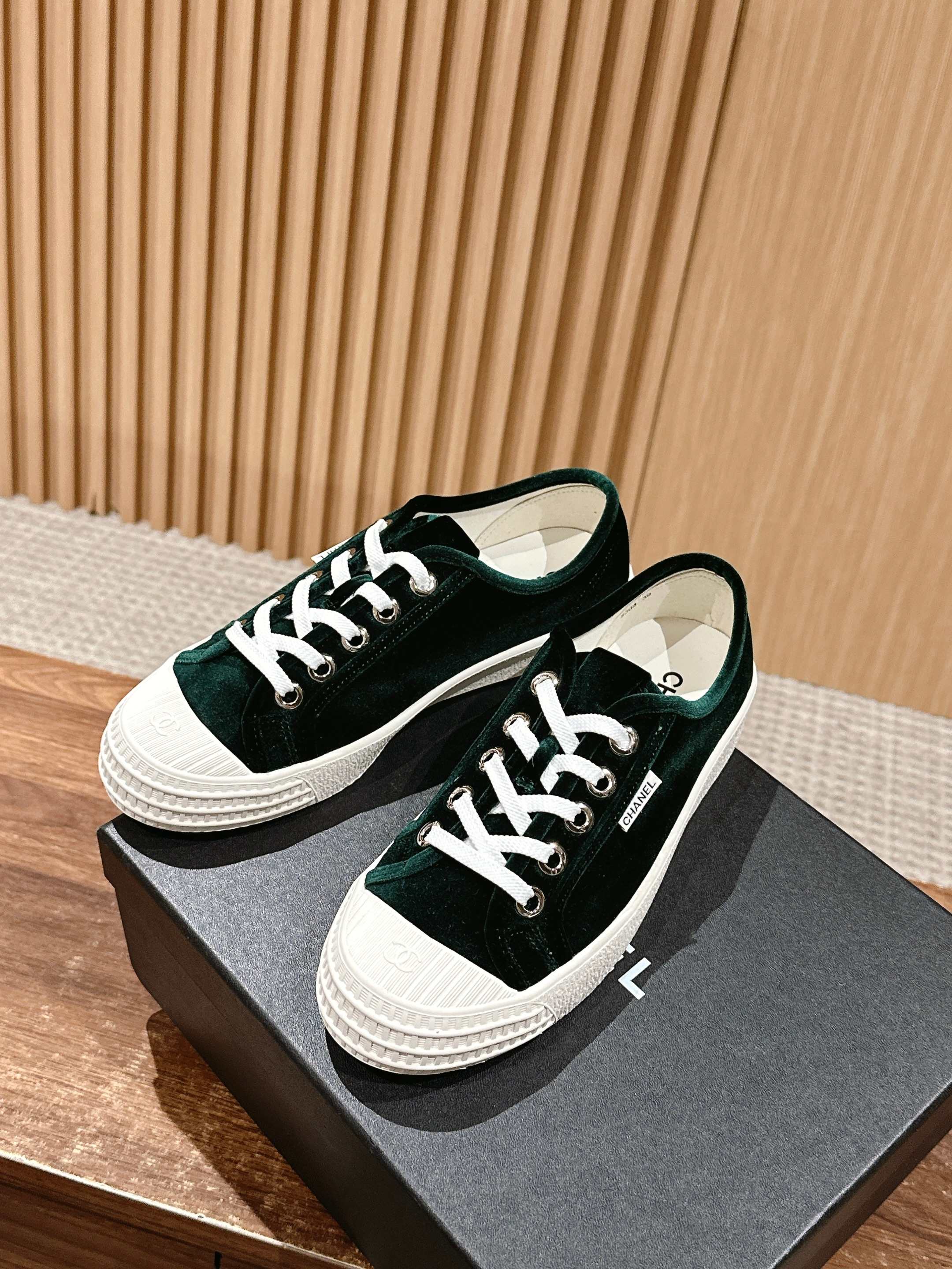 CHANEL CONVERSE SNEAKER IN DARK GREEN VELVET